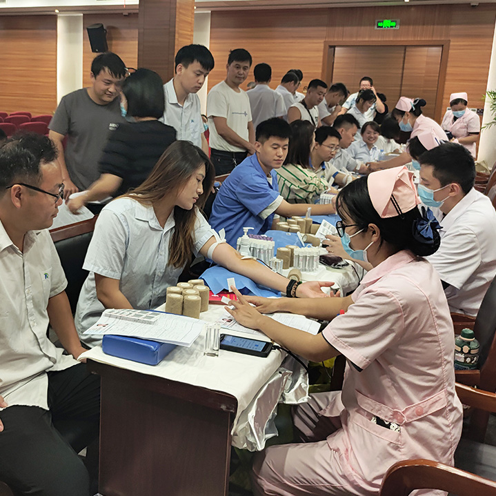 以血液凝聚愛心 用行動詮釋責(zé)任 ——愛瑞特員工積極參加無償獻(xiàn)血